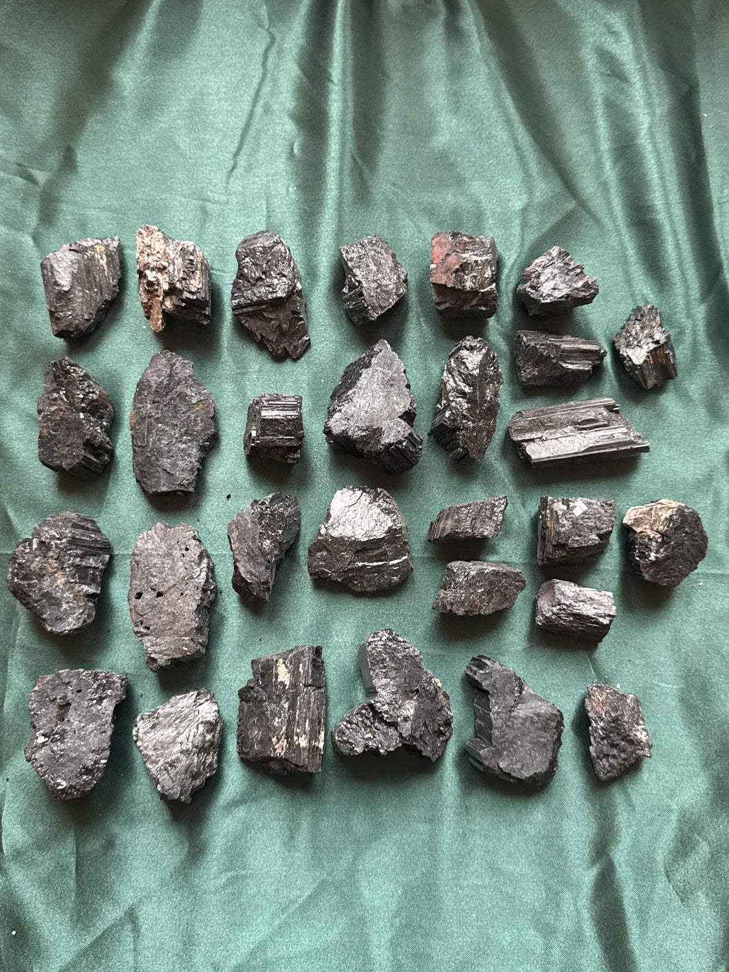29x raw black tourmaline