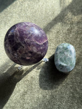 Load image into Gallery viewer, Dee.pils
