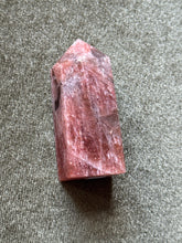 Load image into Gallery viewer, katie_jg1
