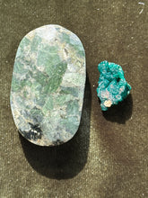 Load image into Gallery viewer, queenie_valentine
